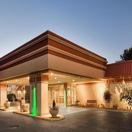Baymont Inn & Suites Marietta Buitenkant foto