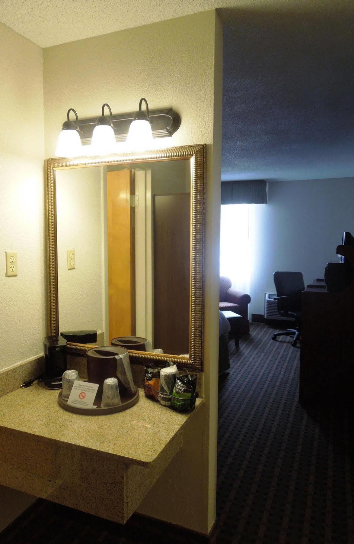 Baymont Inn & Suites Marietta Buitenkant foto