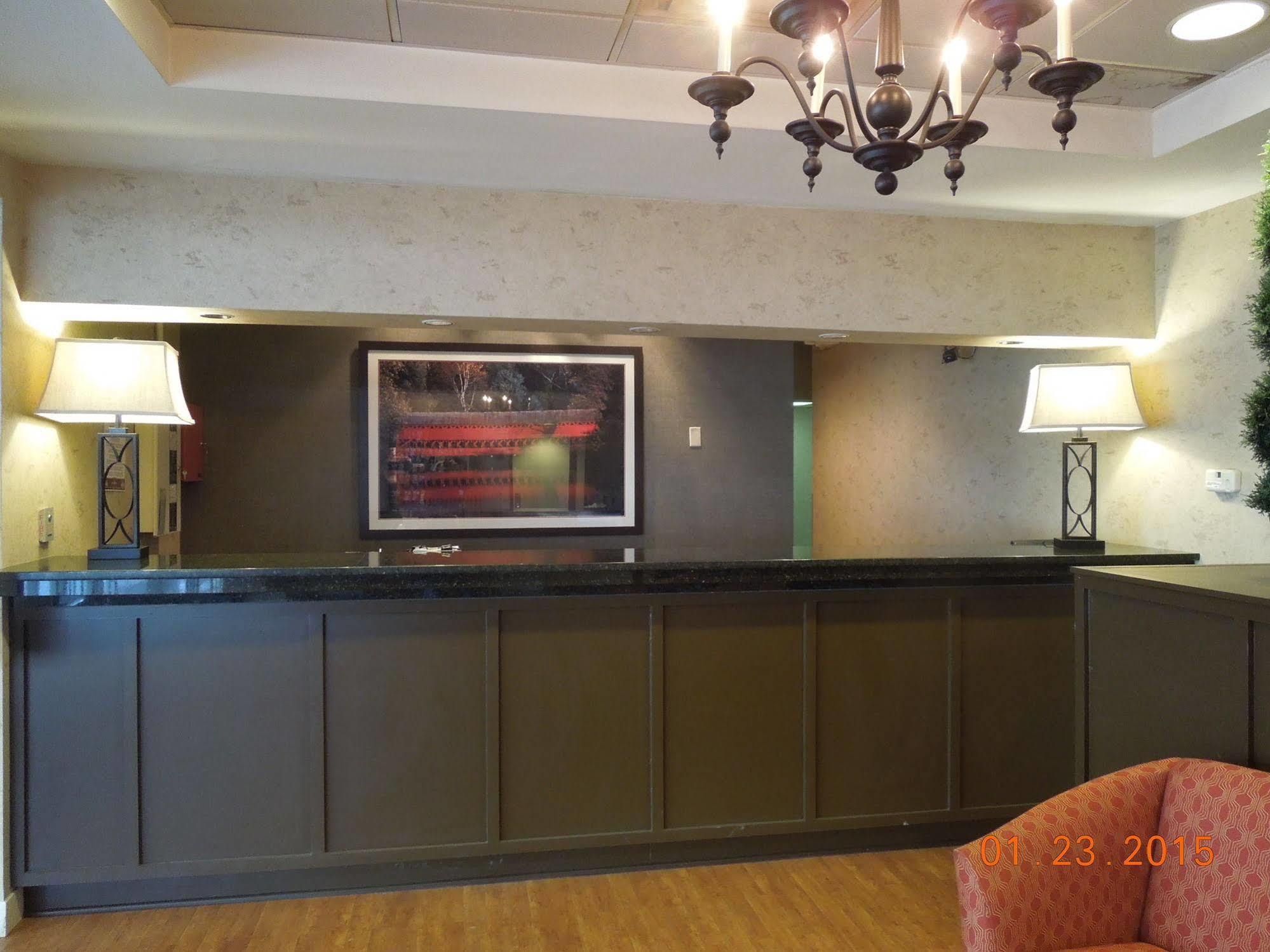 Baymont Inn & Suites Marietta Buitenkant foto