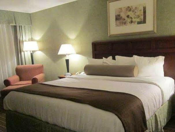 Baymont Inn & Suites Marietta Buitenkant foto